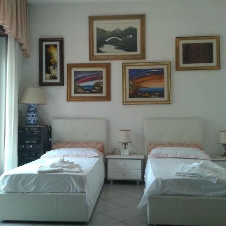 B&B Tra I Mari Del Salento เลชเช ภายนอก รูปภาพ