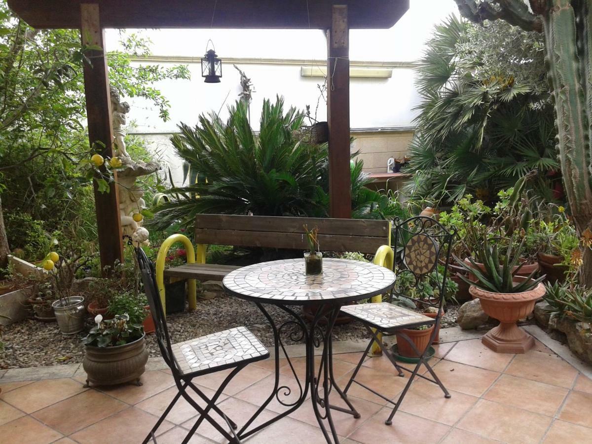 B&B Tra I Mari Del Salento เลชเช ภายนอก รูปภาพ