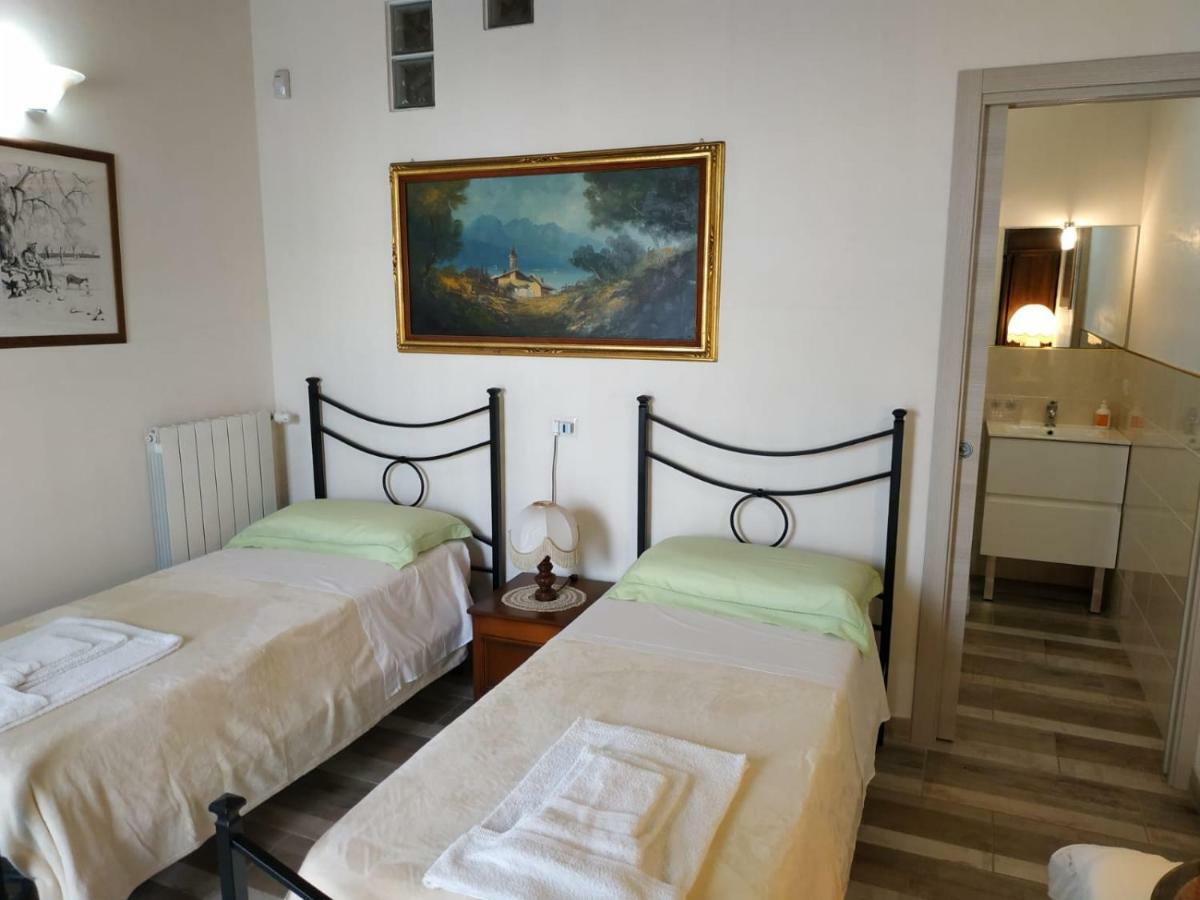 B&B Tra I Mari Del Salento เลชเช ภายนอก รูปภาพ