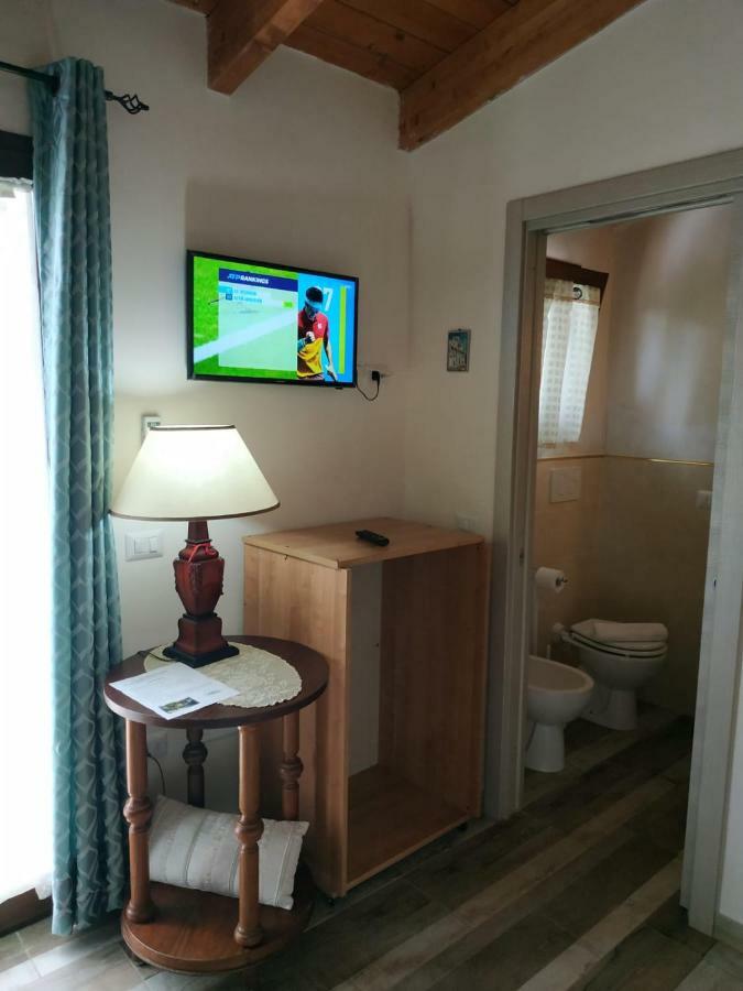 B&B Tra I Mari Del Salento เลชเช ภายนอก รูปภาพ